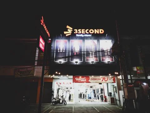 Front view of 3SECOND Clothing Store at Night Stock Photos