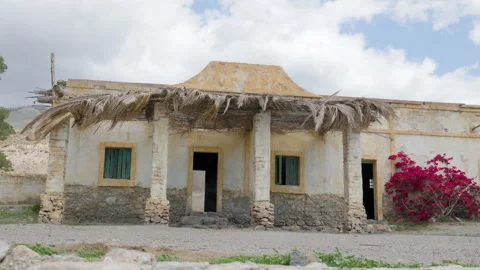 Front View of Abandoned Western-Style Building in Tabernas Desert, Spain Video stock 309082123