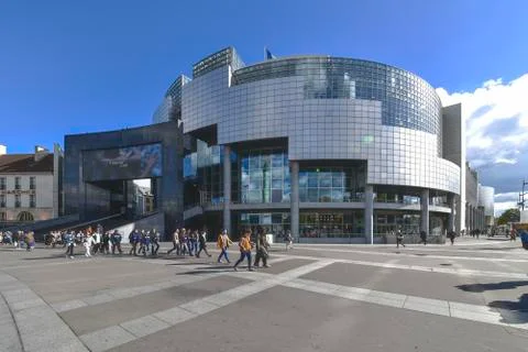 Front view of the Bastille opera  Фото