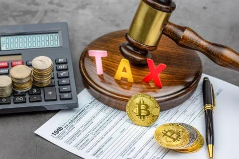 Front view of Bitcoin cryptocurrency physical coin Stock Photos