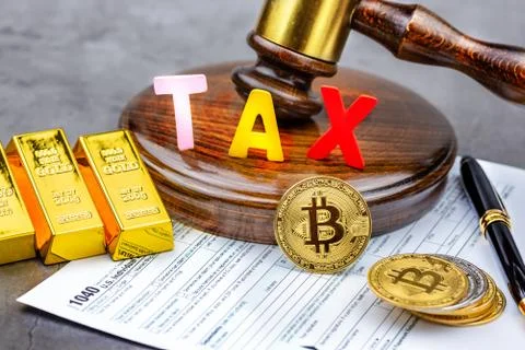 Front view of Bitcoin cryptocurrency physical coin Stock Photos