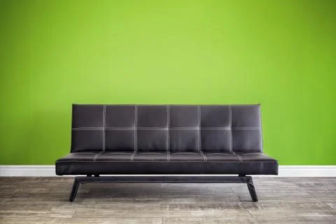 Front view of black leather sofa. Foto stock