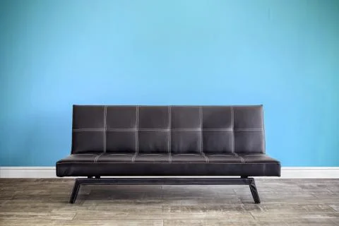 Front view of black leather sofa. Foto stock