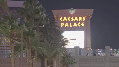 Front view of Caesars Palace arch Vídeos de archivo 336669642