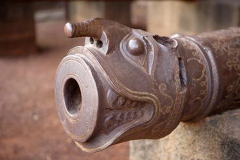 Front view of Cannon in front of Gol Gumbaz museum, Bijapur, Karnataka, India Foto stock