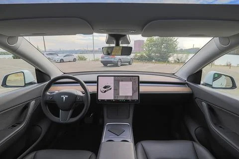 Front view from car interior Tesla Model  Foto stock