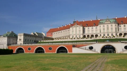 Front view of Castle in Warsaw.  Stock-Footage 76915896
