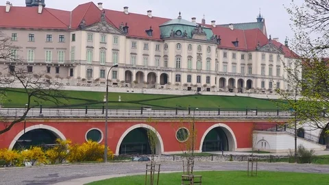 Front view of Castle in Warsaw. Old town's architecture. Stock-Footage 74394016