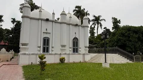 Front view of a charming white mosque featuring elegant domes, gray windows,  Фото
