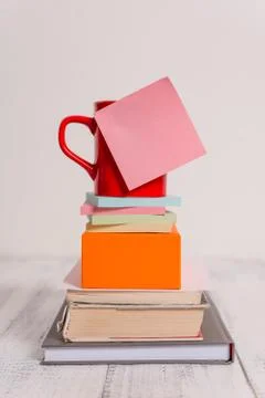 Front view coffee cup blank colored sticky note stacked note pads books square Foto stock