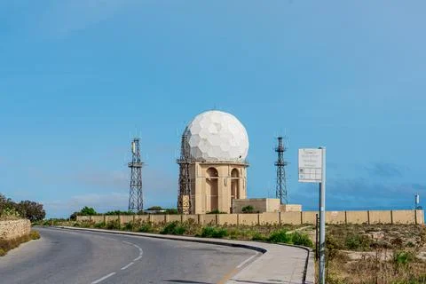 Front view of dingli radar dome building with winding road and clear blue sky Fotos de archivo