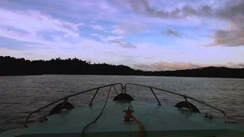 Front view during an evening boat ride in an ocean creek Video stock 166460885