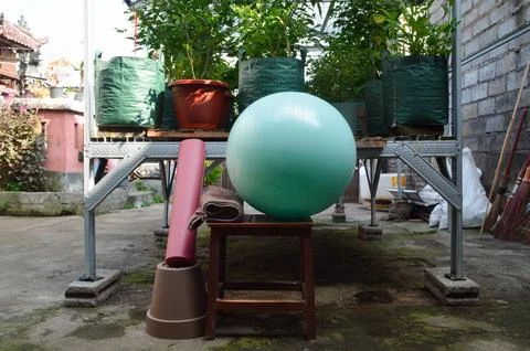 Front View of Exercise Ball and Towel on Table Foto stock