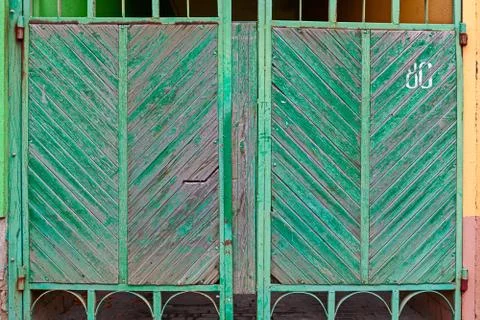 Front view of green gate. Foto stock