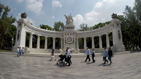 Front view of the hemicycle to Juarez. Video stock 114000916