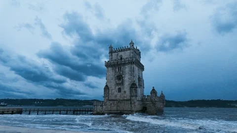 Front view of the historic tower. Vidéo 327686790