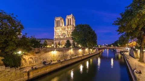 Front view of Notre Dame De Paris cathedral day to night timelapse after su.. 写真素材