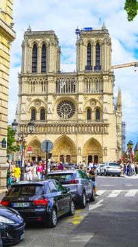 .Front view of Notre-Dame de Paris.. 스톡 사진