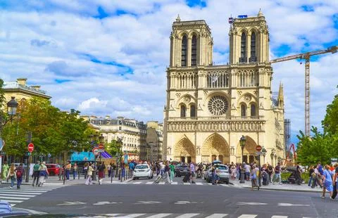 .Front view of Notre-Dame de Paris. 스톡 사진