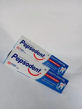 Front view of original Pepsodent toothpaste on white background. Stockfoto's