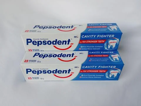 Front view of original Pepsodent toothpaste on white background. Stockfoto's