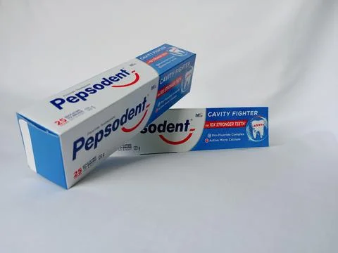 Front view of original Pepsodent toothpaste on white background. Stockfoto's