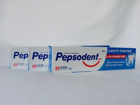 Front view of original Pepsodent toothpaste on white background. Stockfoto's
