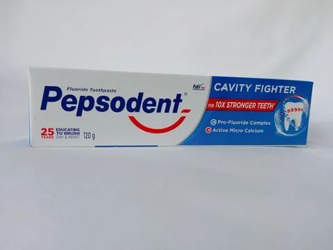 Front view of original Pepsodent toothpaste on white background. Stockfoto's