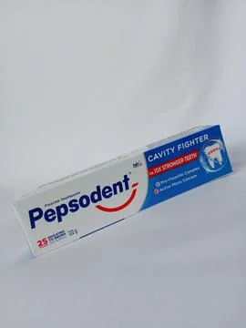 Front view of original Pepsodent toothpaste on white background. Stockfoto's