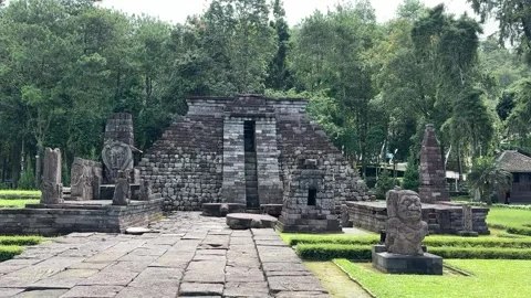 Front view of Sukuh Temple in Central Java Stock-Footage 322978640