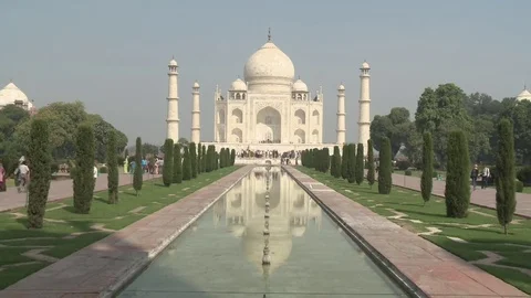 Front view of the taj mahal, time lapse Stockbeeldmateriaal 73534502