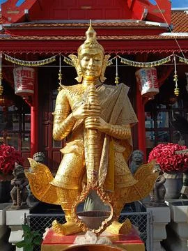 Front view Thao Wessuwan at Chulamanee Temple. Samut Songkhram province. Foto stock