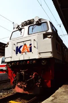 The front view of the train is waiting for passengers Foto stock