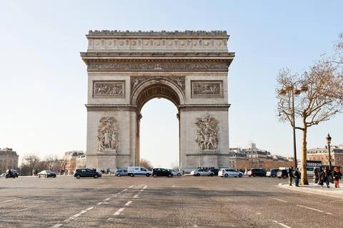 Front view of Triumphal Arch de l Etoile in Paris PARIS, FRANCE - MARCH 4:... Stock-Fotos
