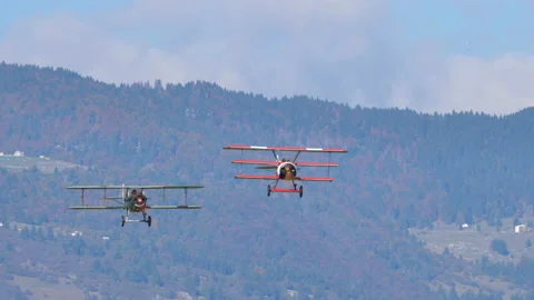 Front view two WWI planes pass close up Video stock 196727880