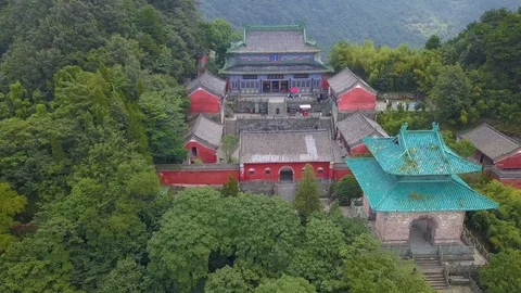 Front view to watchtower and Main Hall facade of Nanyan Palace at Wudang Shan 動画素材 111836519