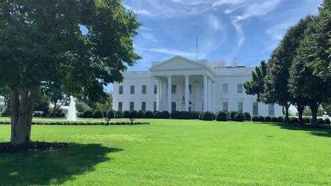 Front view of the White House lawn and fountain on a Carolina blue sky day Stock Footage 164554076