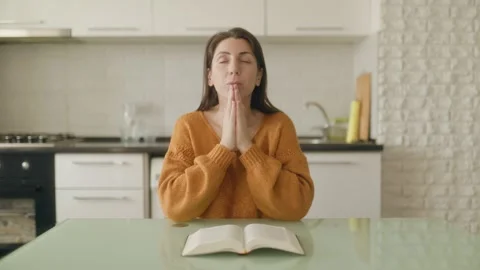 Frontal Medium Shot One Devoted Woman Reading Bible And Praying 库存影片 334040151