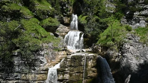 Frontal view of cascading waterfalls in summer (slow motion) 스톡 동영상 260823738
