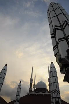 Frontal view of the Central Java Grand Mosque at sunset. Stock-Fotos