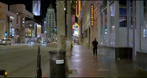Frontline Worker, Hollywood Boulevard, LA, During COVID-19 Corona Virus 스톡 동영상 129800977
