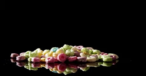 Froot loops on black background 4k 動画素材 81067069