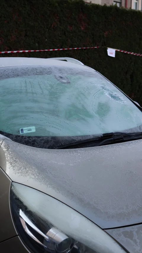 Frosted car windshield with icy patterns on a cold winter morning Видео 321650459