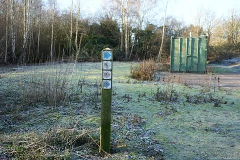 Frosted Ground, Signpost, Bare Trees, Skylarks Nature Reserve, Nottinghamshire Stock Photos
