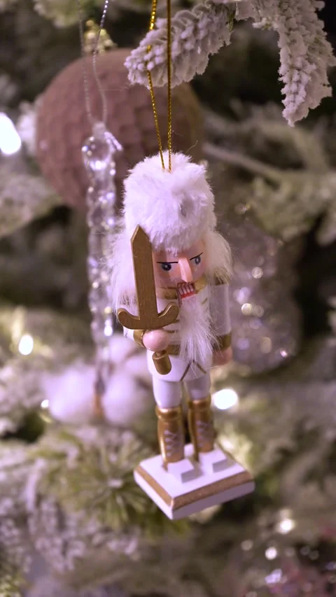 Frosted Pine Tree With Nutcracker Ornaments 스톡 동영상 327328909