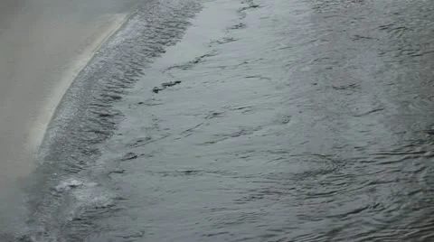 Frosty river. Stockbeeldmateriaal 20525896