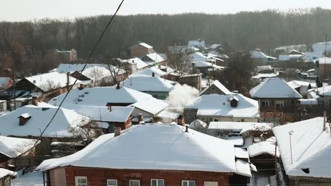 A frosty winter park with forest trees and white snow. A frosty day in the city. Stock Footage 328170803