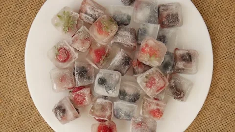 Frozen berries on a plate. Video stock 328592324