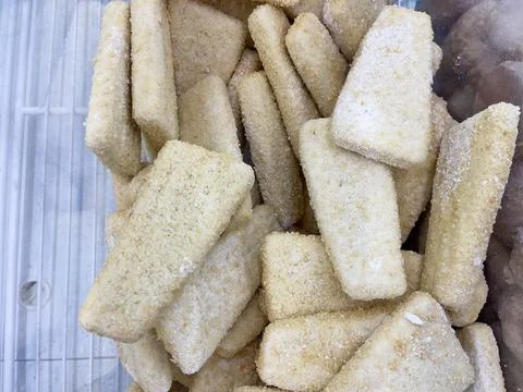 Frozen fish cutlets. Display case in the refrigerator. Foto stock