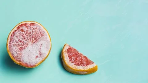 Frozen grapefruit turquoise background 스톡 사진